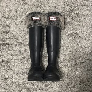 HUNTER rain boots - INCLUDES SOCKS!